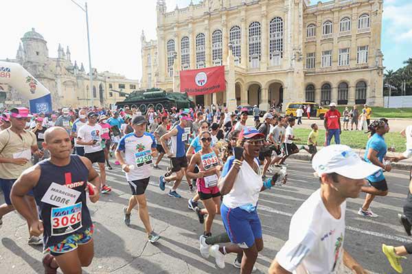 Personas en una carrera caminata