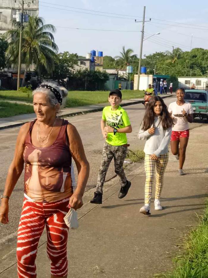 Carrera-caminata por la paz desde el barrio