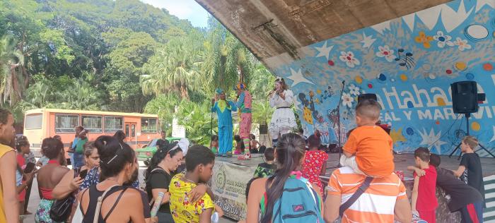 Actividad a favor de la infancia con varios proyectos, en el parque Almendares