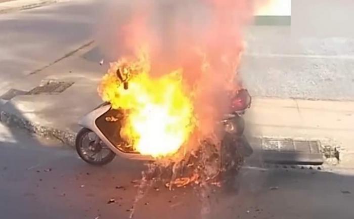 Moto eléctrica incendiada