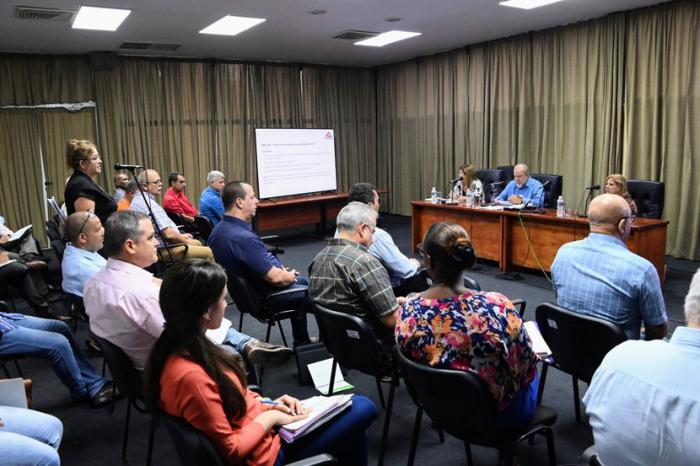 El primer ministro, Manuel Marrero Cruz, encabezó este viernes el chequeo de los preparativos para la realización de la XXXIXFeria Internacional de La Habana, que tendrá lugar del 6 al 11 de noviembre próximo