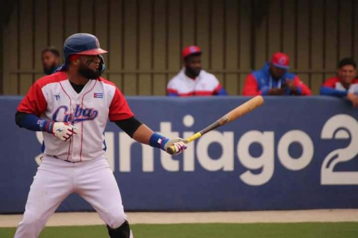 Pelotero cubano al bate