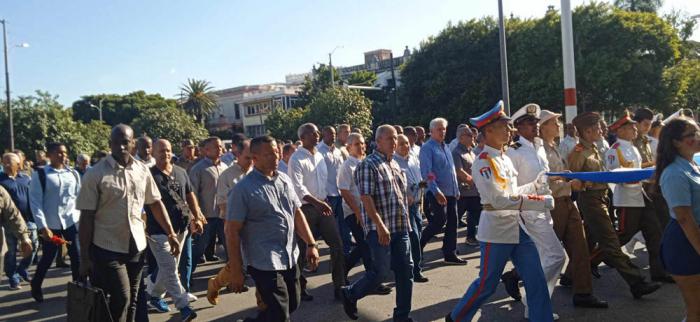 Díaz-Canel encabeza peregrinación en homenaje a Camilo Cienfuegos