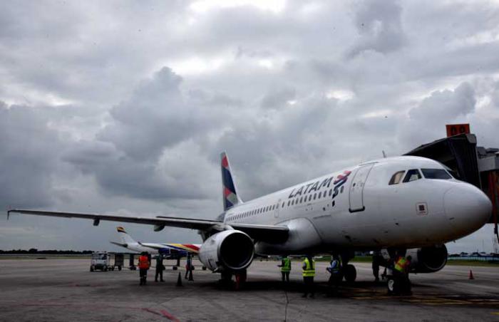 Avión de aerolínea LATAM