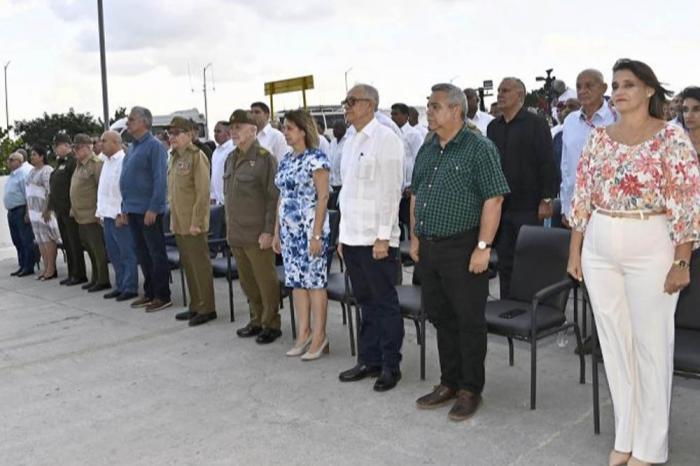 Asistió Raúl Castro a conmemoración de X aniversario de ZED Mariel