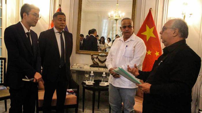 Recibe Gobierno de La Habana a delegación de la República Popular China