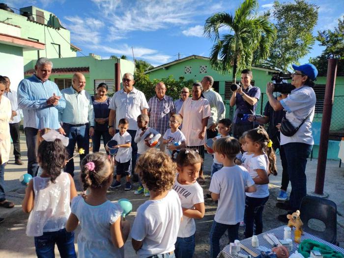 Díaz-Canel en un círculo infantil 