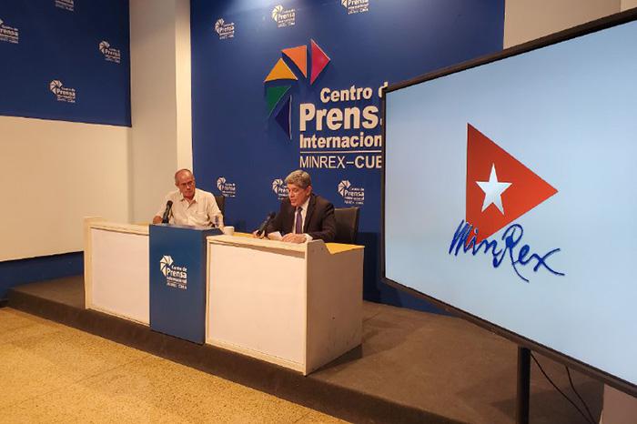 Carlos Fernández de Cossío en conferencia de prensa