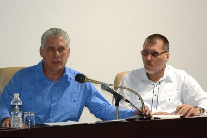 Díaz-Canel interviene en evento de economistas. 