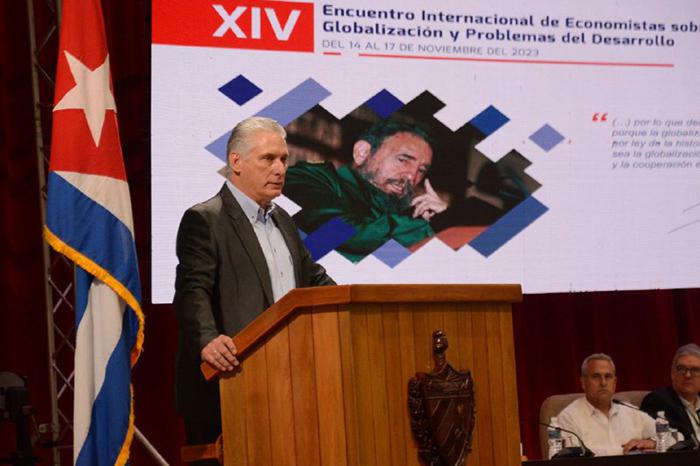 Díaz-Canel en evento de economistas