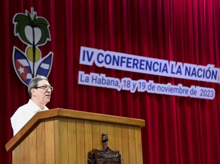 Bruno Rodríguez habla en la conferencia