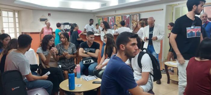 Café Literario en Casa Estudiantil Universitaria en La Habana