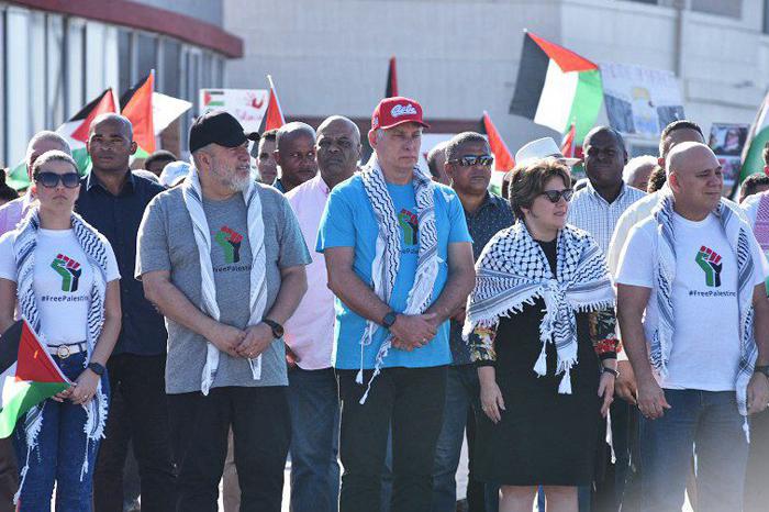 Acompañan Díaz-Canel y Marrero Cruz marcha por Palestina en La Habana