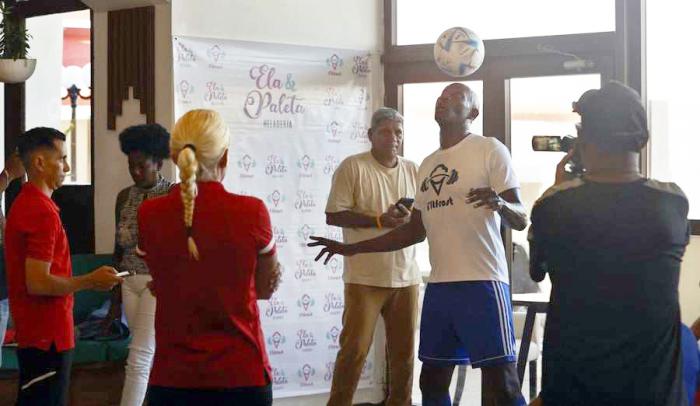 Jueces, medios de prensa y aficionados presenciaron la nueva hazaña del estelar atleta.
