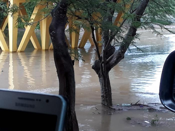 Interrumpido el tráfico por la Monumental a la entrada de Alamar.