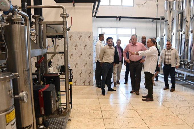 Díaz-Canel visita unidad empresarial de base Liorad