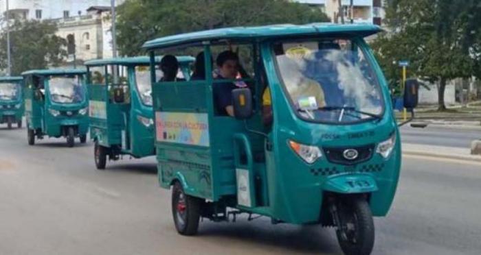 Triciclos eléctricos en La Habana