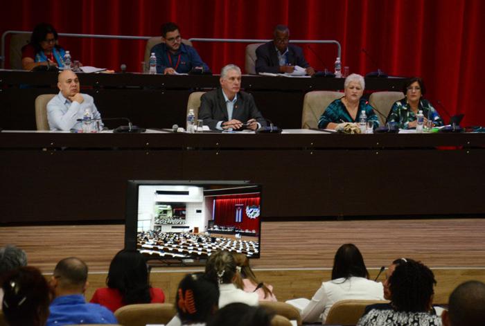 Díaz-Canel en Comisión Asamblea Nacional Poder Popular