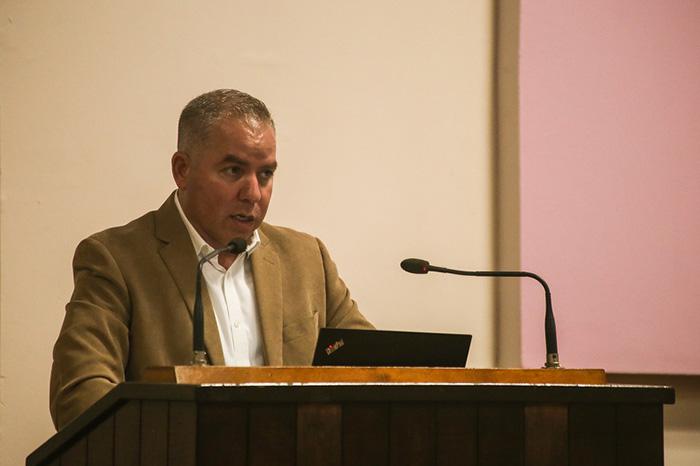 Vladimir Regueiro Ale, ministro de Finanzas y Precios, durante su intervención en la comisión de ,  Asuntos Económicos, como antesala al Segundo Periodo  Ordinario de Sesiones de la X Legislatura de la Asamblea Nacional del Poder Popular, en el Palacio de Convenciones de La Habana, el 18 de diciembre de 2023.    ACN FOTO/Luis JIMÉNEZ ECHEVARRÍA/sdl