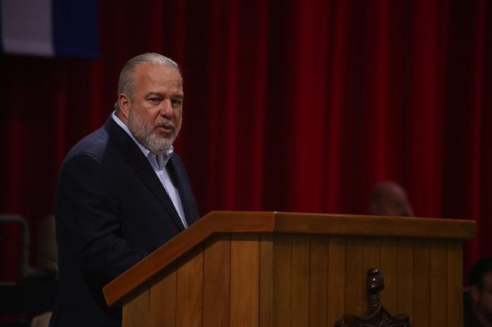 Valora críticamente Primer Ministro desenvolvimiento de la economía
