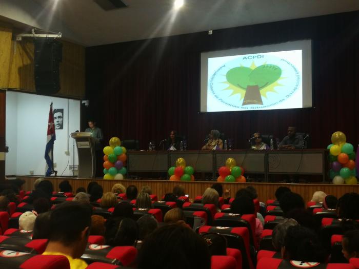 Participantes en la asamblea