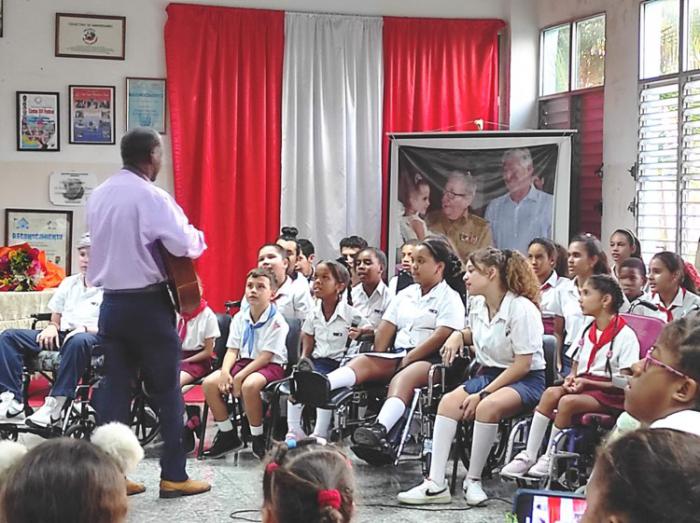 Coro “Pétalos del mañana” de escuela especial Solidaridad con Panamá