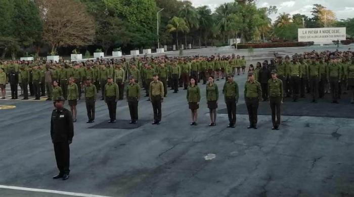 Actos de graduación de la educación superior en el MININT