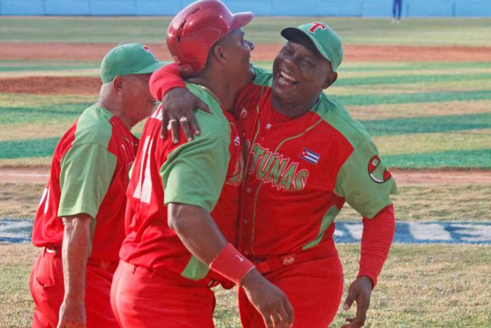 Jugadores del equipo Leñadores de Las Tunas