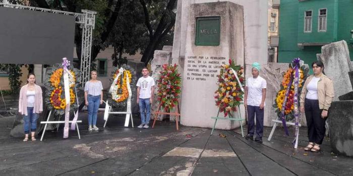 Estudiantes rinden homenaje a Mella