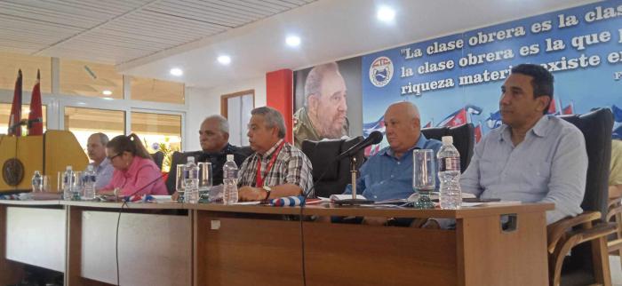 Presidencia en la Conferencia Nacional del Sindicato Nacional del Transporte y Puerto