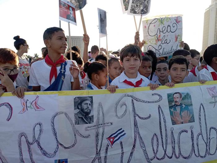 Pioneros con carteles