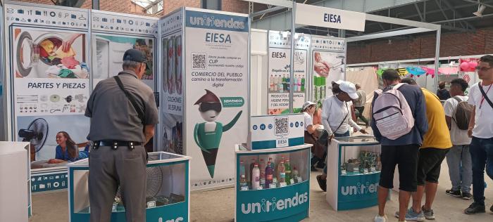 Estand de Empresa Industrial de Equipos y Servicios Asociados (EIESA).