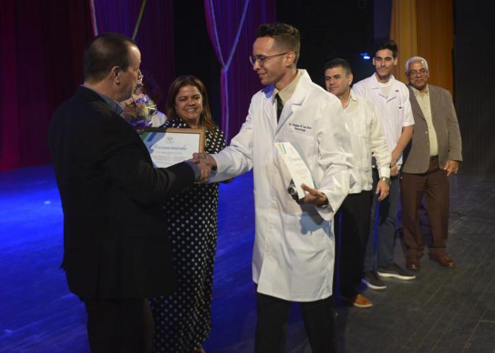 Gradúa Universidad de Ciencias Médicas de La Habana 905 nuevos profesionales