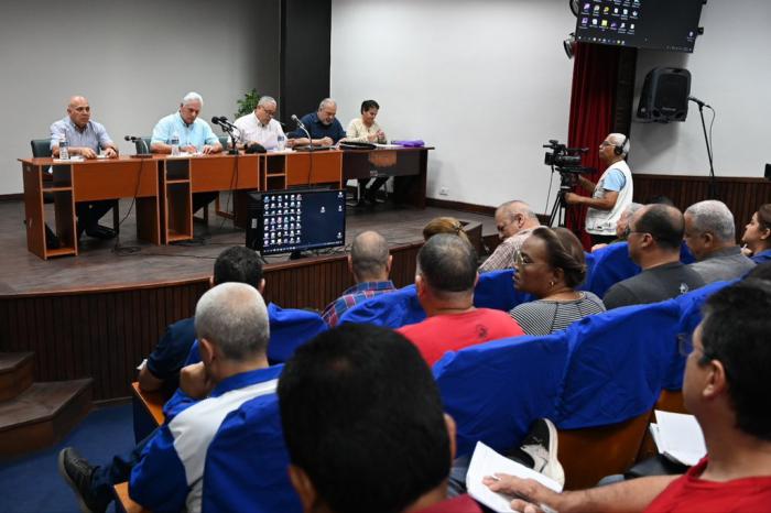 Díaz-Canel evalúa daños en La Habana tras tormentas locales severas