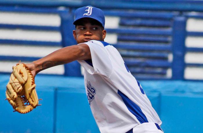 Corredores habaneros en las calles de Güines