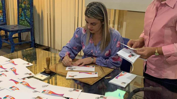 Cancelación rememorativa de un sello de correos alegórico a Congreso UJC