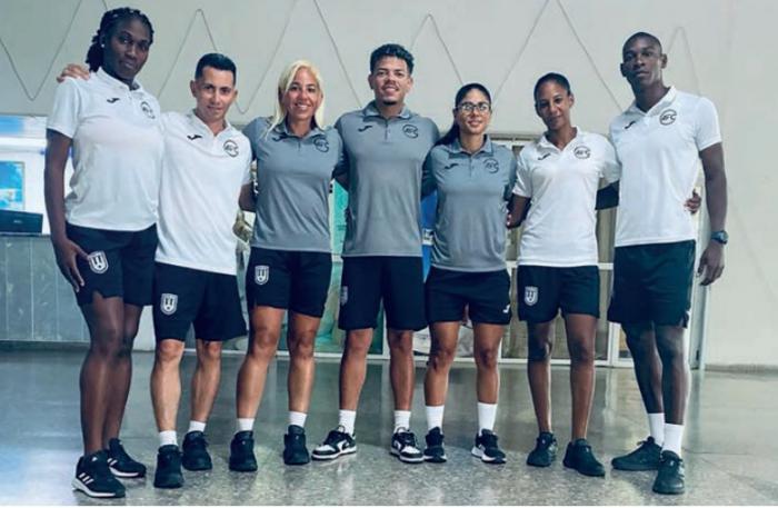 Los siete árbitros internacionales de la capital que recibieron el gafete de la FIFA
