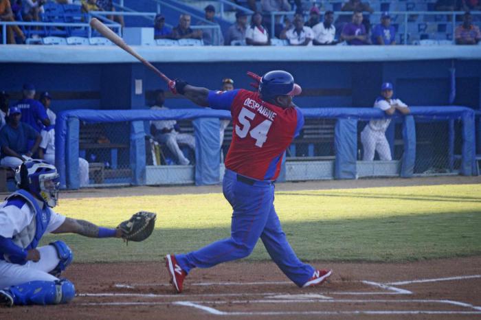 Alfredo Despaigne, pelotero equipo de Granma