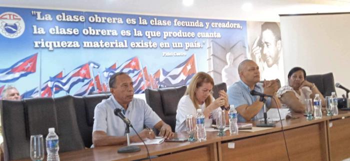 Presidencia en el encuentro con sindicalistas de 11 países