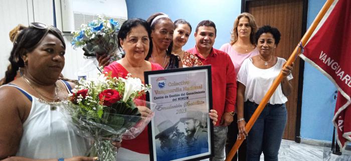 Recibe Centro de Gestión del Conocimiento del MINCIN Condición de Vanguardia Nacional