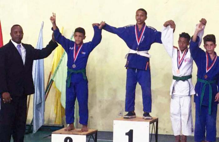 Santiago Miguel festeja su triunfo en la Copa Pioneril 2024. 