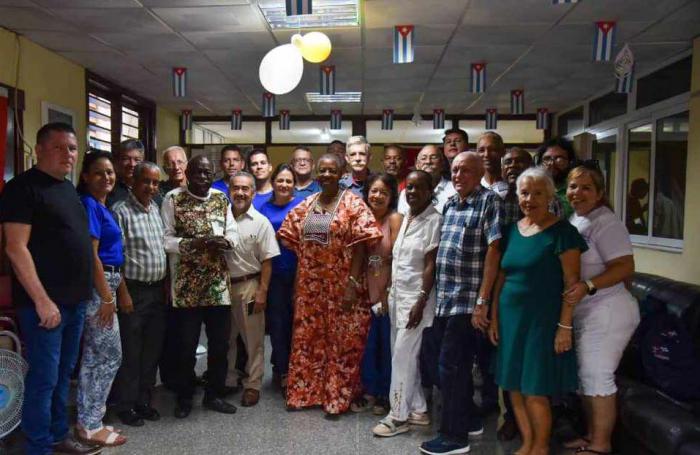 Intercambian transportistas con sindicalistas solidarios  del mundo