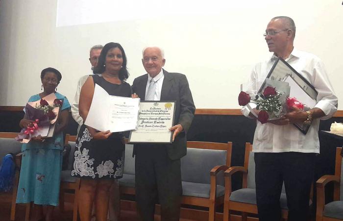 El Varona rinde homenaje a profesores eméritos