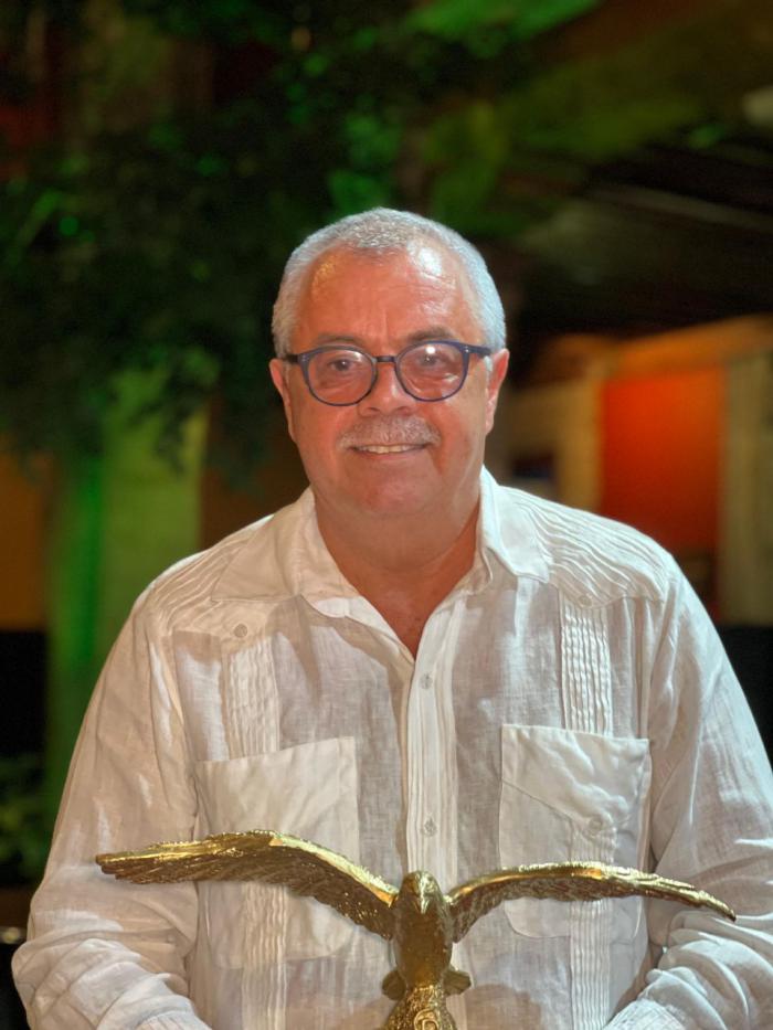 Tin Cremata recibe Premio Internacional Gaviota.