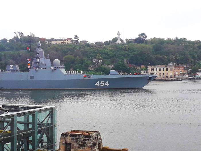 Buques y submarino de la Armada Rusa llegan a La Habana