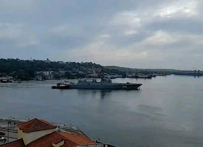 Buques y submarino de la Armada Rusa llegan a La Habana