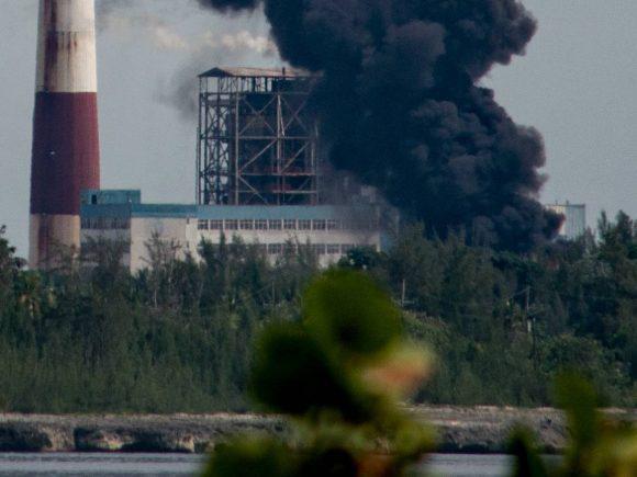 Incendio en tanque de combustible de termoeléctrica Antonio Guiteras