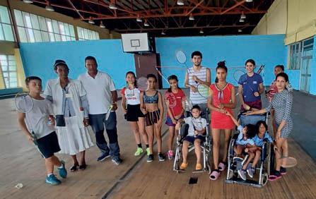 Encuentro de bádminton con personas con discapacidad
