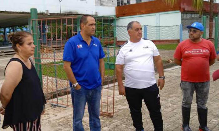 Visitan autoridades de La Habana la EIDE Mártires de Barbados
