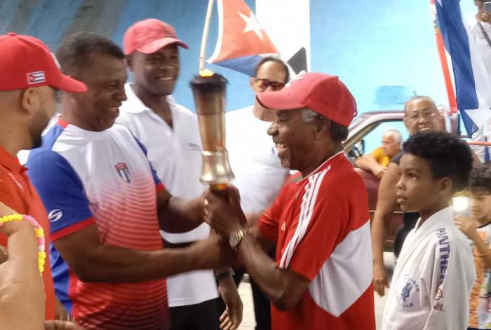 Llegada al Cotorro de antorcha de los 60 Juegos Escolares Nacionales